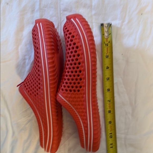 Sport Light weight Red Slip-On Mesh Water shoes. Clog style. Size 10. - Picture 8 of 8